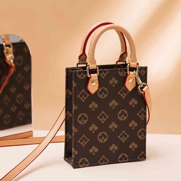 handbag mini tote bag 2021 fashion old lady one shoulder messenger mobile phone personalized creative decoration, Black;red
handbag mini tote bag 2021 fashion old lady one shoulder messenger mobile phone personalized creative decoration, Black;red