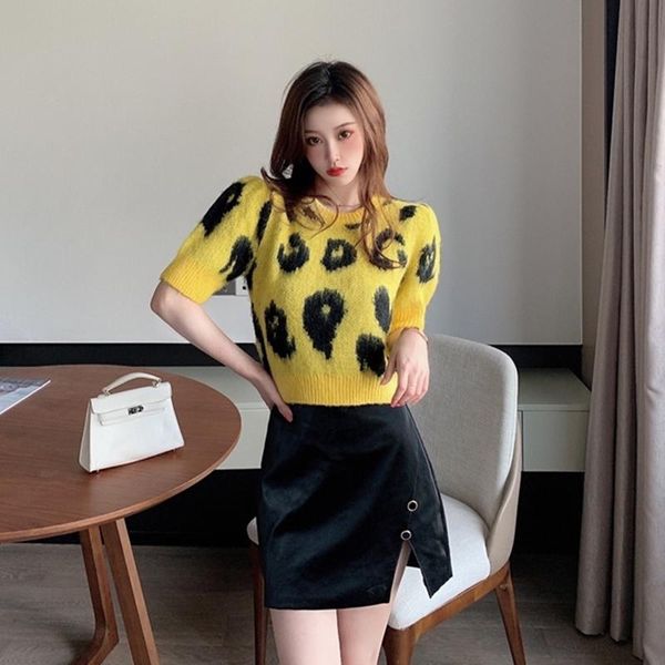 women's sweaters autumn design sense slim high waist short one-piece loose pullover sleeve leopard print knitted sweater, White;black
women's sweaters autumn design sense slim high waist short one-piece loose pullover sleeve leopard print knitted sweater, White;black