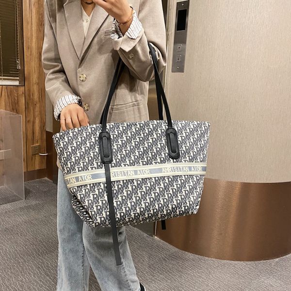 designer handbags portable tote simple large capacity women's 2021 new fashion denim shoulder bag
designer handbags portable tote simple large capacity women's 2021 new fashion denim shoulder bag