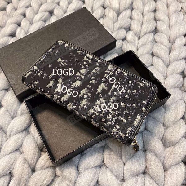 european and american leather clutch bag men and women with the same high-end fashion all-match gift box size 19*10
european and american leather clutch bag men and women with the same high-end fashion all-match gift box size 19*10