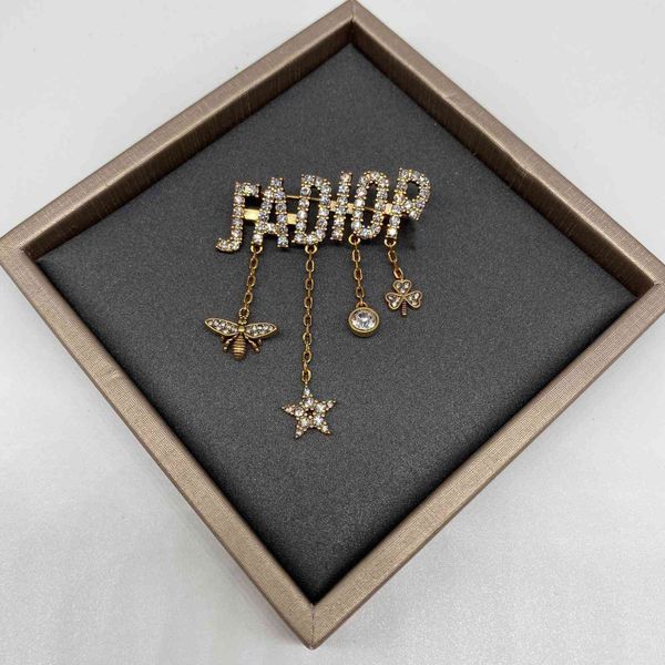 2021 luxury designer jewelry maisui new style letter tassel high grade luxury pin net red the same popular exquisite brooch, Gray
2021 luxury designer jewelry maisui new style letter tassel high grade luxury pin net red the same popular exquisite brooch, Gray