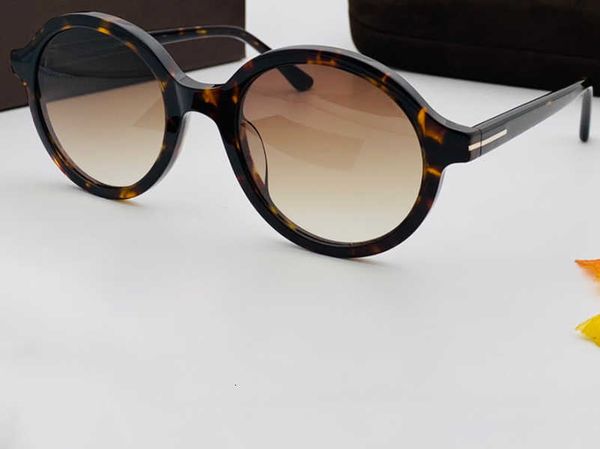 602 men women sunglasses fashionable and popular retro style round high-grade sheet frame anti-ultraviolet lens frame box, White;black
602 men women sunglasses fashionable and popular retro style round high-grade sheet frame anti-ultraviolet lens frame box, White;black