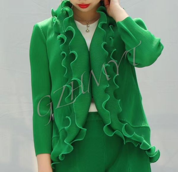 dresses miyake fashionable joker fold long sleeve pure color lotus leaf collar coat, White
dresses miyake fashionable joker fold long sleeve pure color lotus leaf collar coat, White