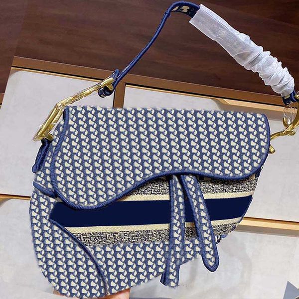 2021 embroidered monogrammed ladies shoulder bags crossbody bag fashion handbag delivery with box
2021 embroidered monogrammed ladies shoulder bags crossbody bag fashion handbag delivery with box