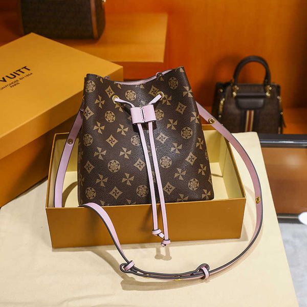 hong kong bag women's 2021 fashion brand one shoulder large capacity printed awstring bucket bag
hong kong bag women's 2021 fashion brand one shoulder large capacity printed awstring bucket bag