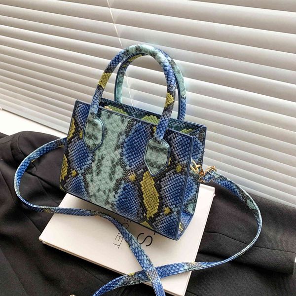 autumn and winter new small square large capacity portable snake fabric fashion women's bag
autumn and winter new small square large capacity portable snake fabric fashion women's bag