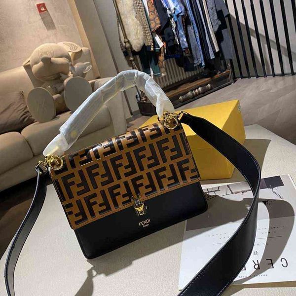new big classic old flower color matching single shoulder cross carry women's fashion versatile small square postman zly bags
new big classic old flower color matching single shoulder cross carry women's fashion versatile small square postman zly bags