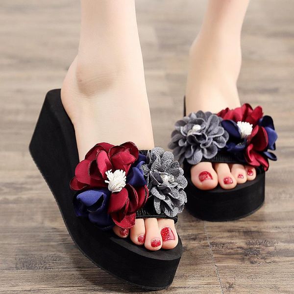 slippers summer handmade flower slipper ladies casual sandals and women's non-slip wild flat beach shoes, Black 
slippers summer handmade flower slipper ladies casual sandals and women's non-slip wild flat beach shoes, Black
