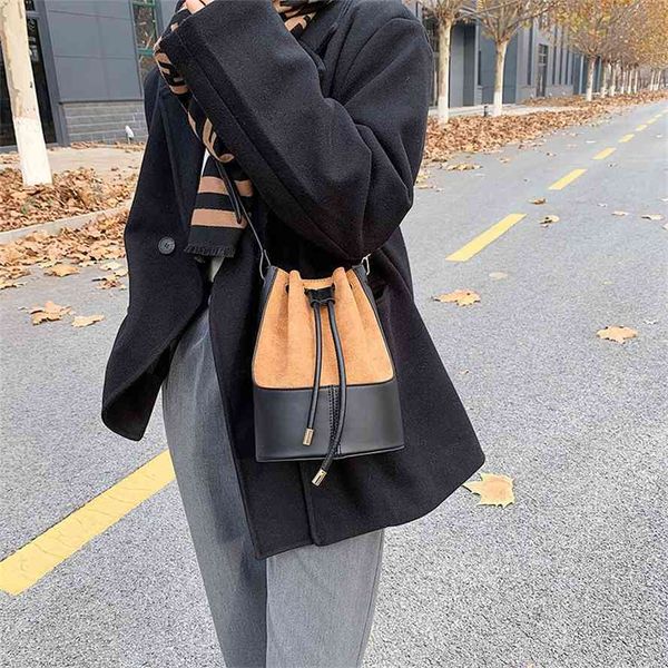 bucket 2021 new frosted splicing fashion women's korean drawstring foreign style one shoulder messenger bag
bucket 2021 new frosted splicing fashion women's korean drawstring foreign style one shoulder messenger bag
