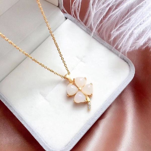 natural white hetian jade clover pendant necklace 925 silver fashion jewelry chalcedony amulet gifts for women, Slivery;golden
natural white hetian jade clover pendant necklace 925 silver fashion jewelry chalcedony amulet gifts for women, Slivery;golden