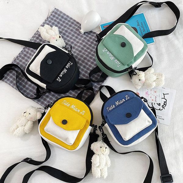 color contrast single shoulder diagonal bag with pendant evening bags 
color contrast single shoulder diagonal bag with pendant evening bags