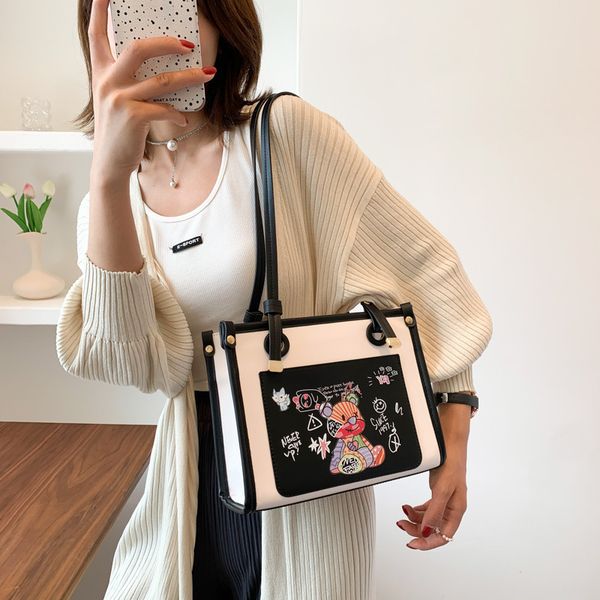bag pu2021 women's autumn single shoulder contrast color graffiti messenger large capacity printed chain trend
bag pu2021 women's autumn single shoulder contrast color graffiti messenger large capacity printed chain trend
