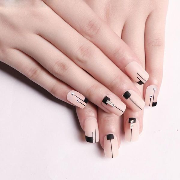 false nails nail tips french black strip design fake full cover short square with diamond accessories, Red;gold
false nails nail tips french black strip design fake full cover short square with diamond accessories, Red;gold