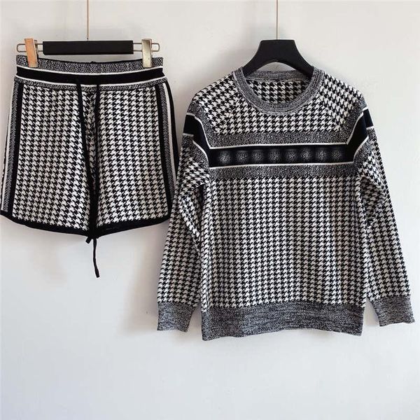 21ss women two piece sets mix color sweater sets lady style knitted sweater + shorts letter embroidery casual sweaters suits size s, Black
21ss women two piece sets mix color sweater sets lady style knitted sweater + shorts letter embroidery casual sweaters suits size s, Black