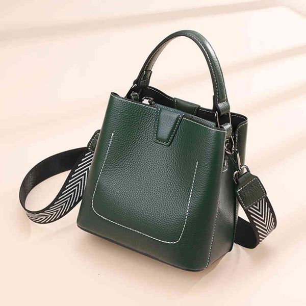bucket bag chaozhen cow leather 2021 fashion large capacity single shoulder feminine earth exquisite simple messenger, Black;red
bucket bag chaozhen cow leather 2021 fashion large capacity single shoulder feminine earth exquisite simple messenger, Black;red