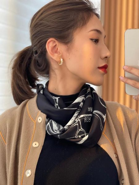 scarves 100% mulberry-silk scarf 90*90cm designer square silk twill hand rolled head scarfs for women black, Blue;gray
scarves 100% mulberry-silk scarf 90*90cm designer square silk twill hand rolled head scarfs for women black, Blue;gray