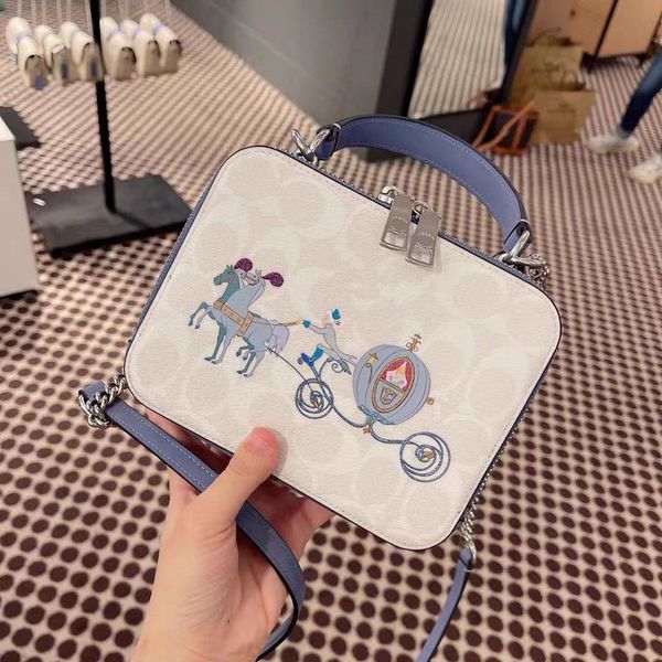 luxury design handbag 2021 new model c carriage ladies camera chain strap single shoulder messenger bag printed double zipper small square b
luxury design handbag 2021 new model c carriage ladies camera chain strap single shoulder messenger bag printed double zipper small square b