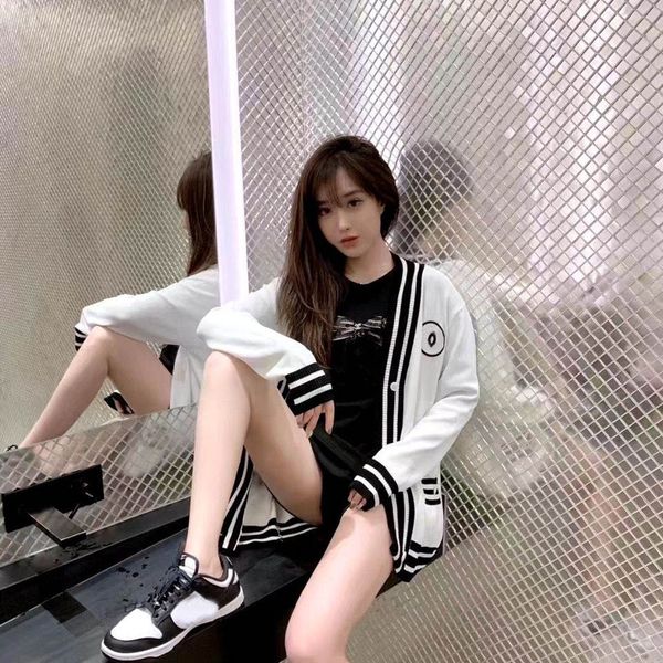 women's knits web celebrity with korean version embroidery loose temperament v - collar thin age reduction cardigan, White
women's knits web celebrity with korean version embroidery loose temperament v - collar thin age reduction cardigan, White