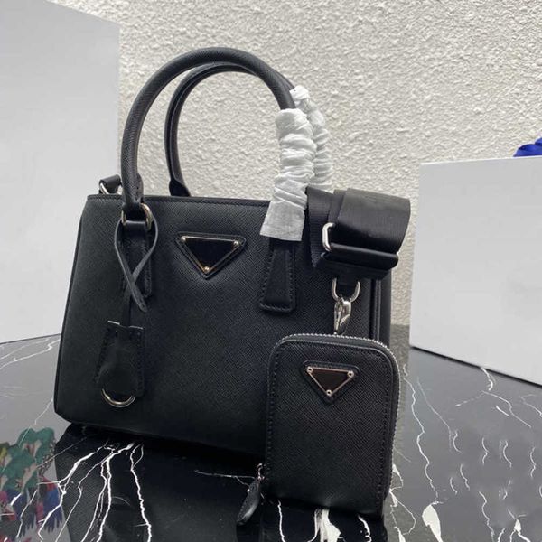 7a+fashion adopt imported latest high gloss cross grain cowhide 1ba296 the leather surface is particularly novel removable long shoulder str
7a+fashion adopt imported latest high gloss cross grain cowhide 1ba296 the leather surface is particularly novel removable long shoulder str