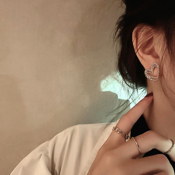 925 silver needle inlaid diamond hollow love earrings fashion niche design earrings simple fashion versatile net red earrings
925 silver needle inlaid diamond hollow love earrings fashion niche design earrings simple fashion versatile net red earrings