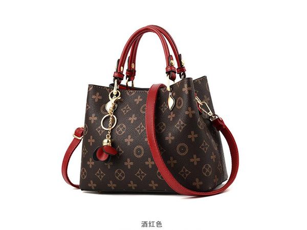 designer ladies handbag messenger bag style outdoor casual fashion presbyopic one shoulder suitable for all kinds of occasions
designer ladies handbag messenger bag style outdoor casual fashion presbyopic one shoulder suitable for all kinds of occasions