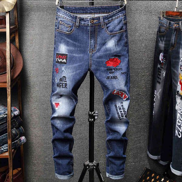 fashion jeans design a style of wind worn white perforated stretch embroidered rose slim pants 2022, Blue
fashion jeans design a style of wind worn white perforated stretch embroidered rose slim pants 2022, Blue