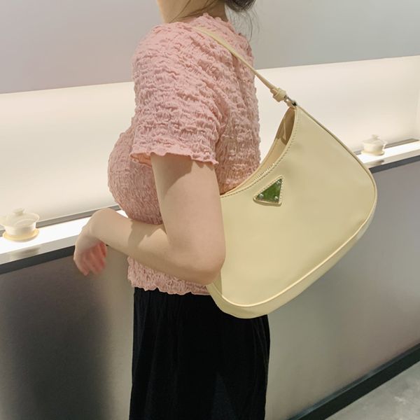 factory outlet luxury handbags and storage misi rabbit 2021 new fashion liu wen kendou same p home triangular standard s
factory outlet luxury handbags and storage misi rabbit 2021 new fashion liu wen kendou same p home triangular standard s