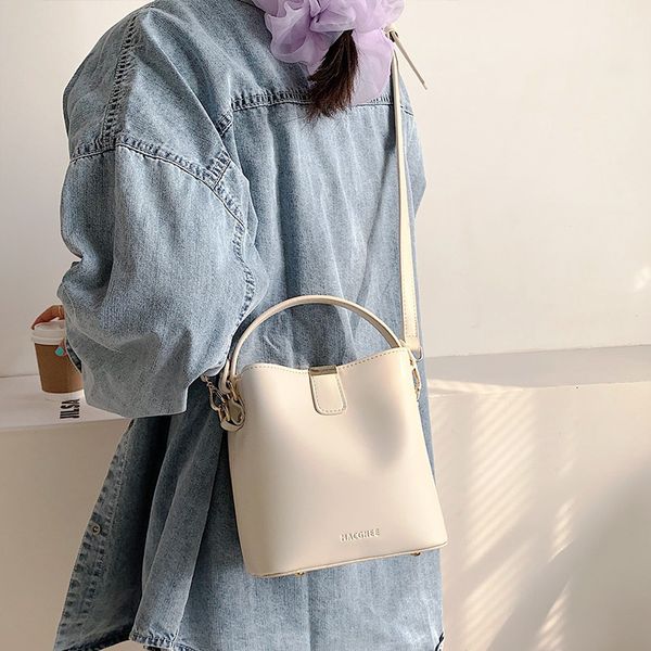 handbag 2021 korean single shoulder messenger bag fashion texture bucket simple portable women's
handbag 2021 korean single shoulder messenger bag fashion texture bucket simple portable women's
