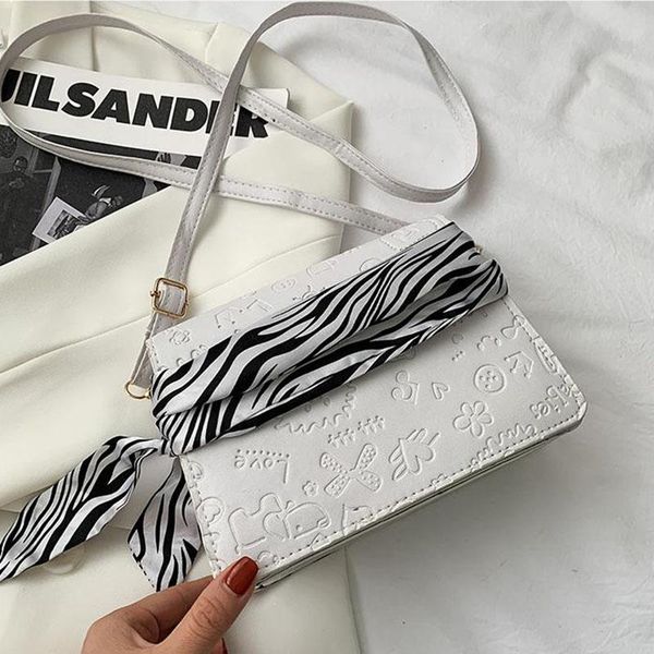 cross body fashionable shoulder bag for women 2021 handbag solid color vintage luxury pu leather fashion retro silk scarf mini square bags
cross body fashionable shoulder bag for women 2021 handbag solid color vintage luxury pu leather fashion retro silk scarf mini square bags
