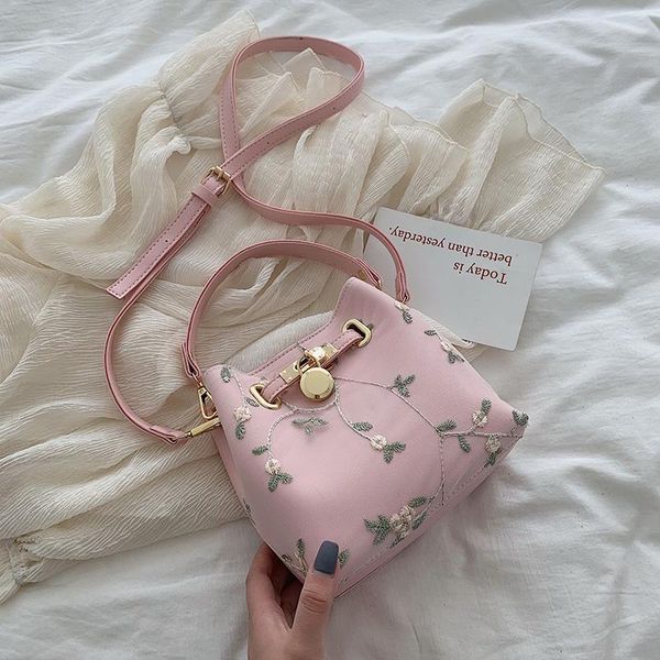 evening bags d&t 2021 arrival fashion shoulder bag women handle elegant lady style decorative pattern casual pu material hasp lock trend
evening bags d&t 2021 arrival fashion shoulder bag women handle elegant lady style decorative pattern casual pu material hasp lock trend