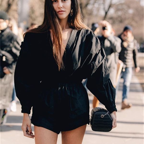 hoodies msxu spring and you'll see deep black woman with low-necked v personality dark wind folds overalls suit shorts
hoodies msxu spring and you'll see deep black woman with low-necked v personality dark wind folds overalls suit shorts