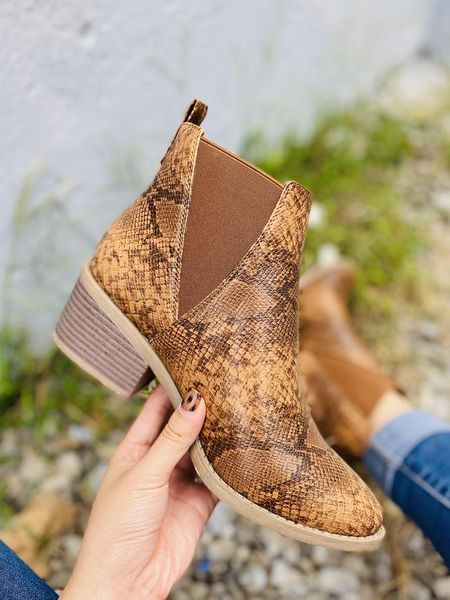 boots women ankle mid heels shoes woman booties autumn warm matin pu leather shoe chaussures femme zapatos mujer sapato nh157, Black
boots women ankle mid heels shoes woman booties autumn warm matin pu leather shoe chaussures femme zapatos mujer sapato nh157, Black