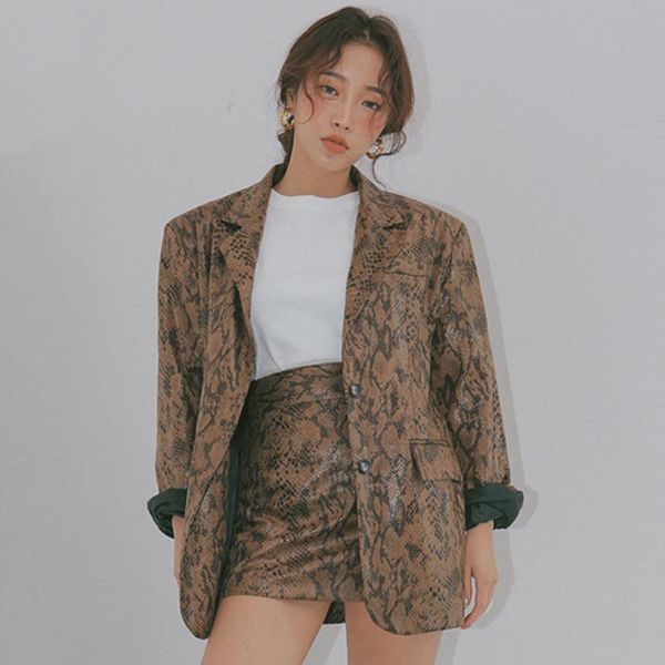 women's jackets snake pattern coats and women 2021 female clothing woman jacket single breasted french style vintage streetwear xc400, Black;brown
women's jackets snake pattern coats and women 2021 female clothing woman jacket single breasted french style vintage streetwear xc400, Black;brown