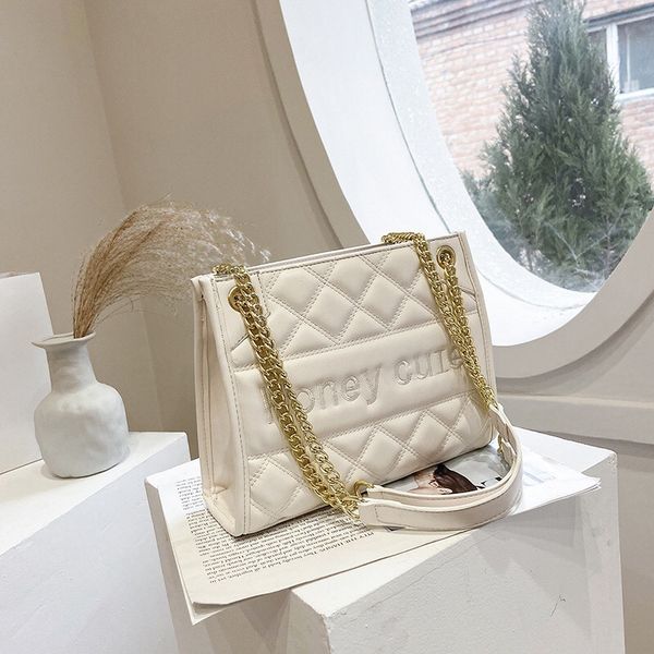 design s korean cross messenger female new net fashion single shoulder armpit ling lattice chain portable small square bag
design s korean cross messenger female new net fashion single shoulder armpit ling lattice chain portable small square bag