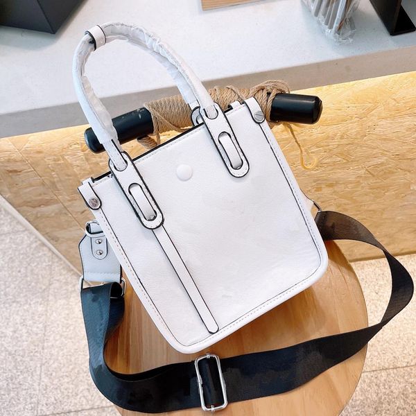 fashion women's messenger bag crossbody designer handbag classic letter printing texture baga totes trend one shoulder shopping bags
fashion women's messenger bag crossbody designer handbag classic letter printing texture baga totes trend one shoulder shopping bags