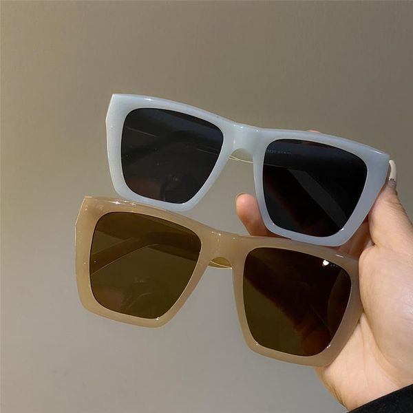 sunglasses european and american special offer box retro fashion men women anti-ultraviolet travel street shooting, White;black
sunglasses european and american special offer box retro fashion men women anti-ultraviolet travel street shooting, White;black