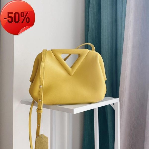evening bags leather 2021 genuine shoulder v designer women messenger bag vintage ladies crossbody bolsas feminina
evening bags leather 2021 genuine shoulder v designer women messenger bag vintage ladies crossbody bolsas feminina