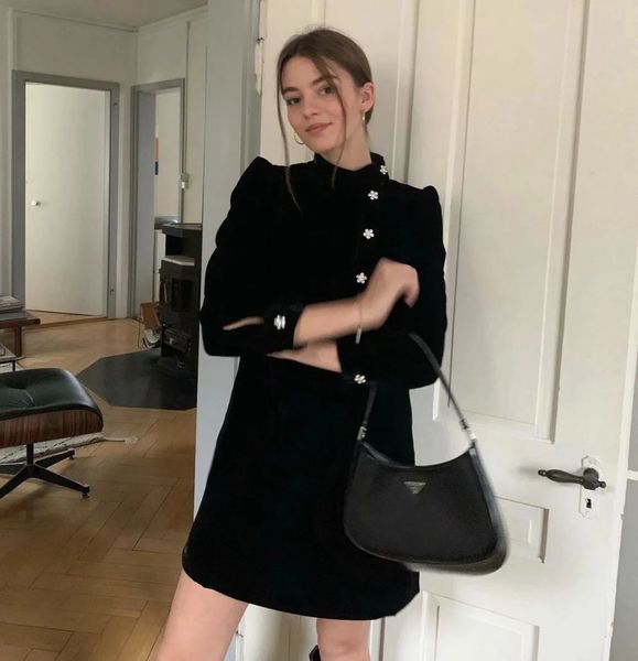 dresses 2021 women veet gem buttons long sleeves short mini elegant chic lady fashion woman es, Black;gray
dresses 2021 women veet gem buttons long sleeves short mini elegant chic lady fashion woman es, Black;gray