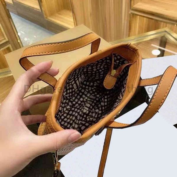 handbag designer handbags women luxurys designers bags 2021 deauville tote zhouzhoubao123 crossbody bag m saddle letter artwork
handbag designer handbags women luxurys designers bags 2021 deauville tote zhouzhoubao123 crossbody bag m saddle letter artwork