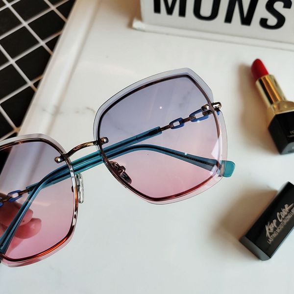 2021 summer luxury brand square sunglasses women diamond metal frame oversized sun glasses for female gradient rimless eyewear oculos uv400, White;black
2021 summer luxury brand square sunglasses women diamond metal frame oversized sun glasses for female gradient rimless eyewear oculos uv400, White;black