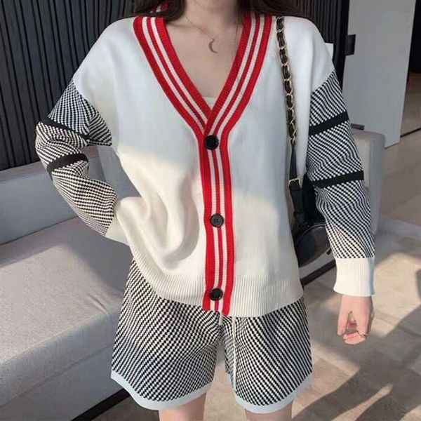 women's tracksuits plus size v-collar long-sleeved outfit + shorts women autumn 2pcs casual sets 2021 fashion knitting jacket set, Gray
women's tracksuits plus size v-collar long-sleeved outfit + shorts women autumn 2pcs casual sets 2021 fashion knitting jacket set, Gray