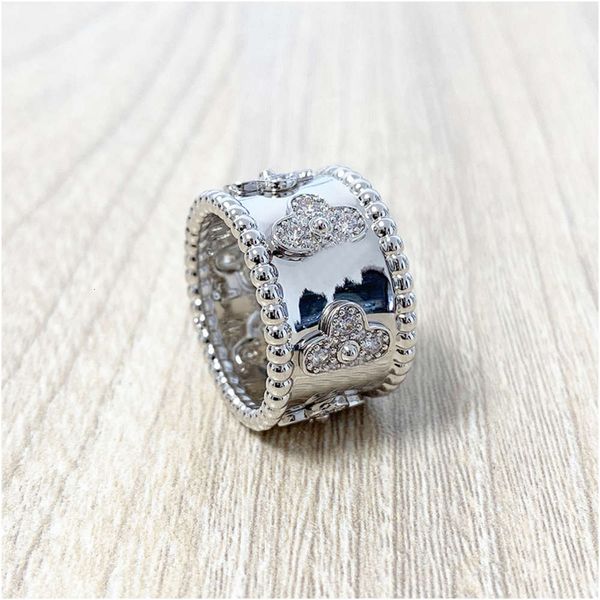 2020 new four leaves clover zircon silver ring for women flower rings fashion jewelry for women engagement gift with box with stamp
2020 new four leaves clover zircon silver ring for women flower rings fashion jewelry for women engagement gift with box with stamp