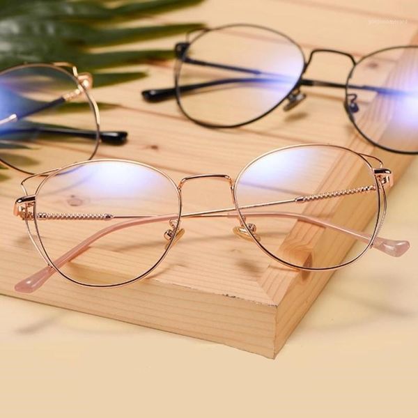 sunglasses glasses frame full retro female office business travel decoration, White;black
sunglasses glasses frame full retro female office business travel decoration, White;black