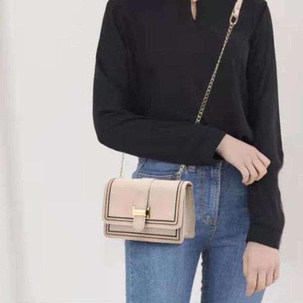 hbp 2021 ladies crossbody bags fashion nude shoulder bag buckle style artificial leather material with box
hbp 2021 ladies crossbody bags fashion nude shoulder bag buckle style artificial leather material with box