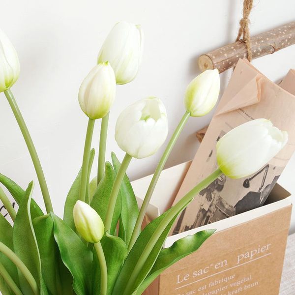 decorative flowers & wreaths 5pcs silicone artificial tulips real touch white luxury fake flower party wedding home table decor
decorative flowers & wreaths 5pcs silicone artificial tulips real touch white luxury fake flower party wedding home table decor