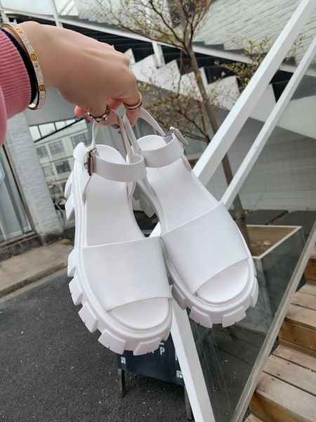 2021 nouvelles femmes peep toe boucle métal talon épais talons hauts sandales femme sandalias chaussures de soirée à la mode femmes35-41 mjk, Black
2021 nouvelles femmes peep toe boucle métal talon épais talons hauts sandales femme sandalias chaussures de soirée à la mode femmes35-41 mjk, Black
