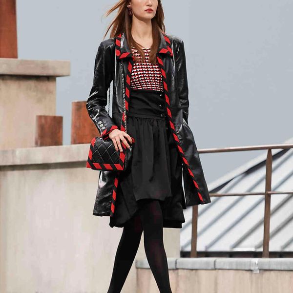 women's jackets jackets red black stripes patchwork 100% sheepskin leather long trench coat women runway design turn-down collar open s, Black;brown
women's jackets jackets red black stripes patchwork 100% sheepskin leather long trench coat women runway design turn-down collar open s, Black;brown