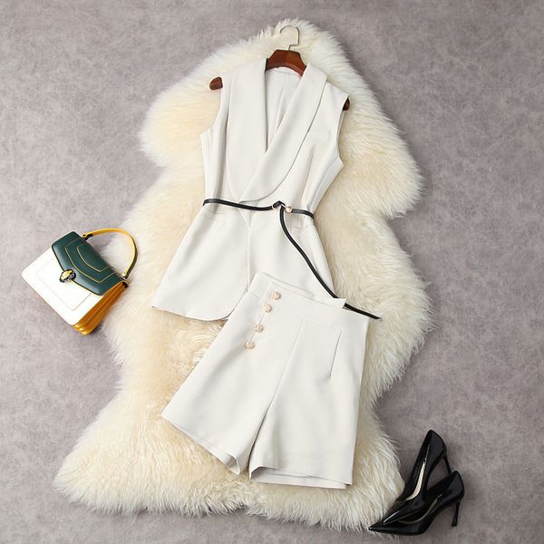 2021 summer sleeveless shawl neckline beige pure color belted vest + high waist buttons wide leg shorts two piece suits 2 pieces set 21l0812, Gray
2021 summer sleeveless shawl neckline beige pure color belted vest + high waist buttons wide leg shorts two piece suits 2 pieces set 21l0812, Gray