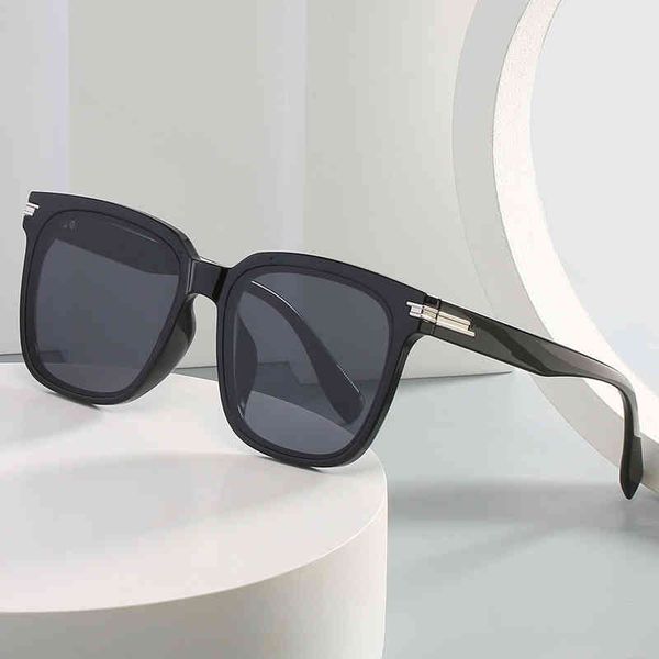 sunglasses sunglasses men's and women's same large frame polarized anti ultraviolet, White;black
sunglasses sunglasses men's and women's same large frame polarized anti ultraviolet, White;black