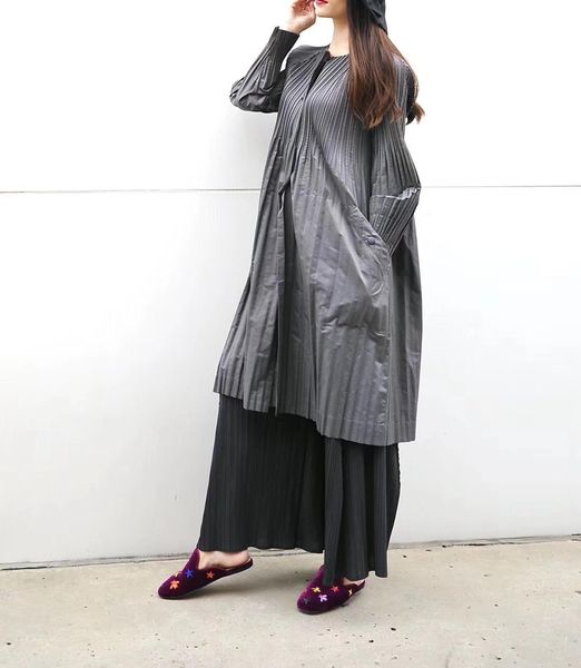 coats miyake compressive fold fashion single-breasted pure color big pocket trench coat, Tan;black
coats miyake compressive fold fashion single-breasted pure color big pocket trench coat, Tan;black